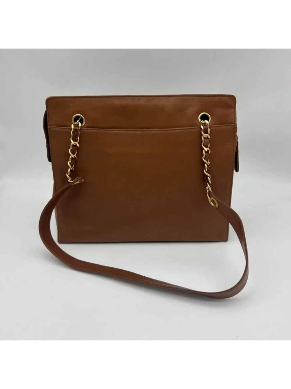 Chanel CC Logo Shoulder Bag - Picture 2 of 15